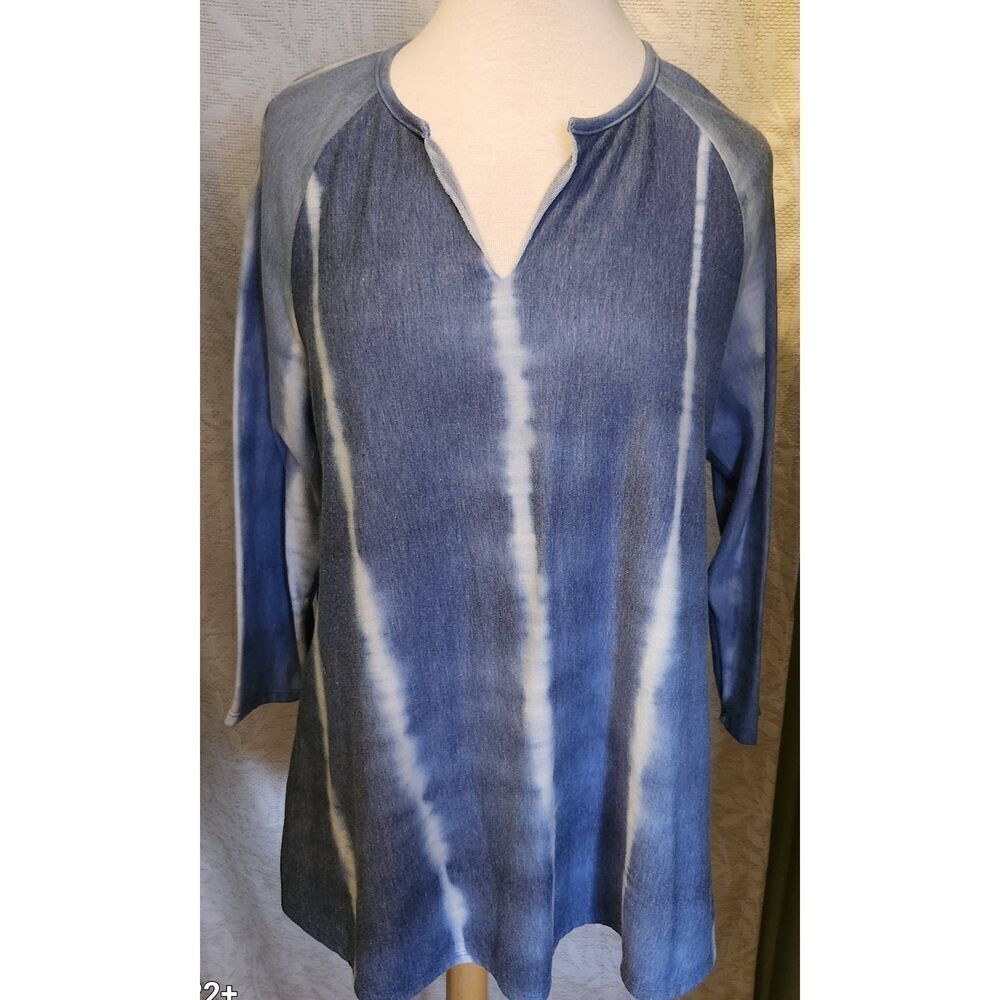 T43 Kim & Cami soft blue tie dye knit top with slit at neck & long sleeves